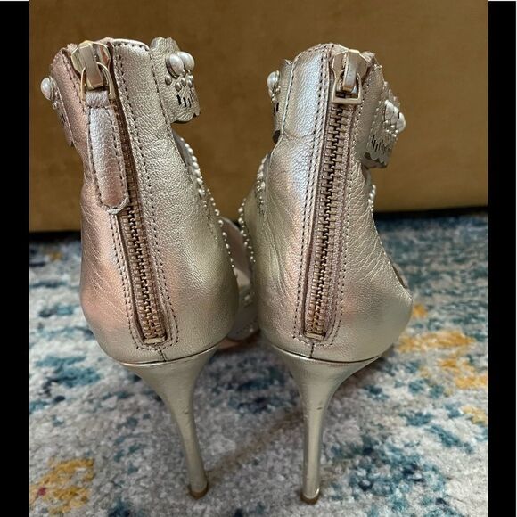 Pour La Victoire Gold & Pearl Ankle Strap Heels Zippers 8.5 - Picture 4 of 9